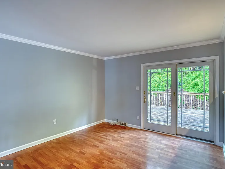 124 Hilldale Ct — Photo 16