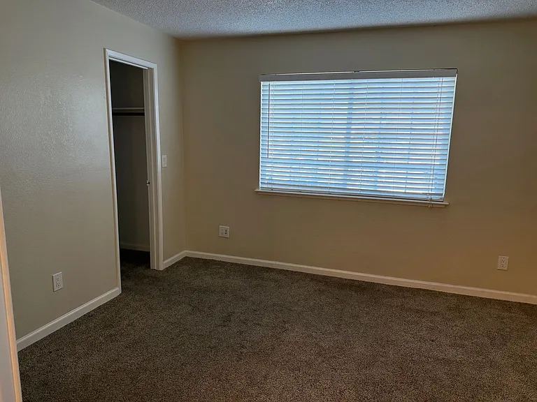 1266 Hartford Cir — Photo 4