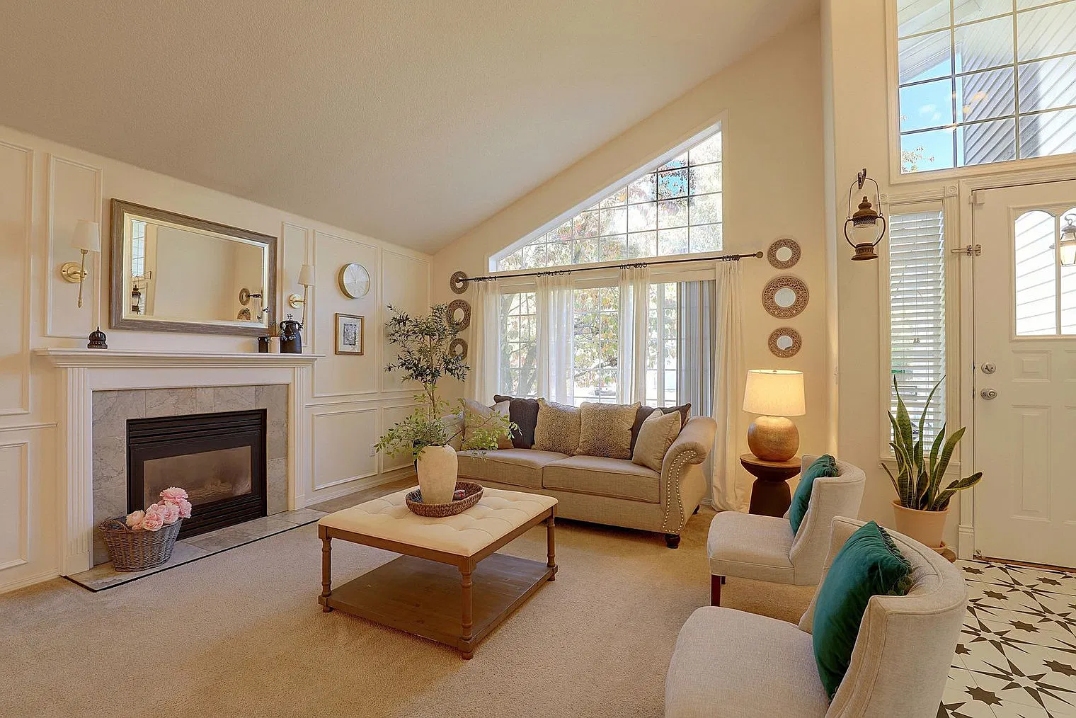 3 bed, 2.0 bath, 1937 sqft, $3,612 — Photo 2