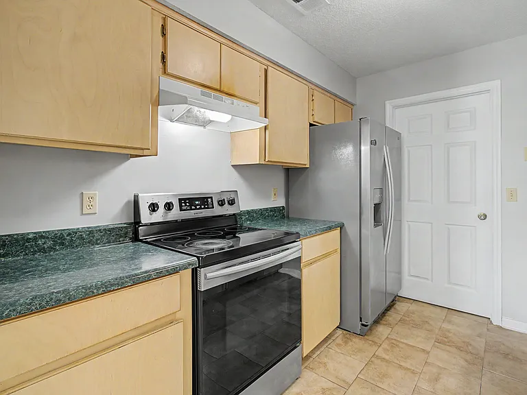 1651 Latham Ct — Photo 9