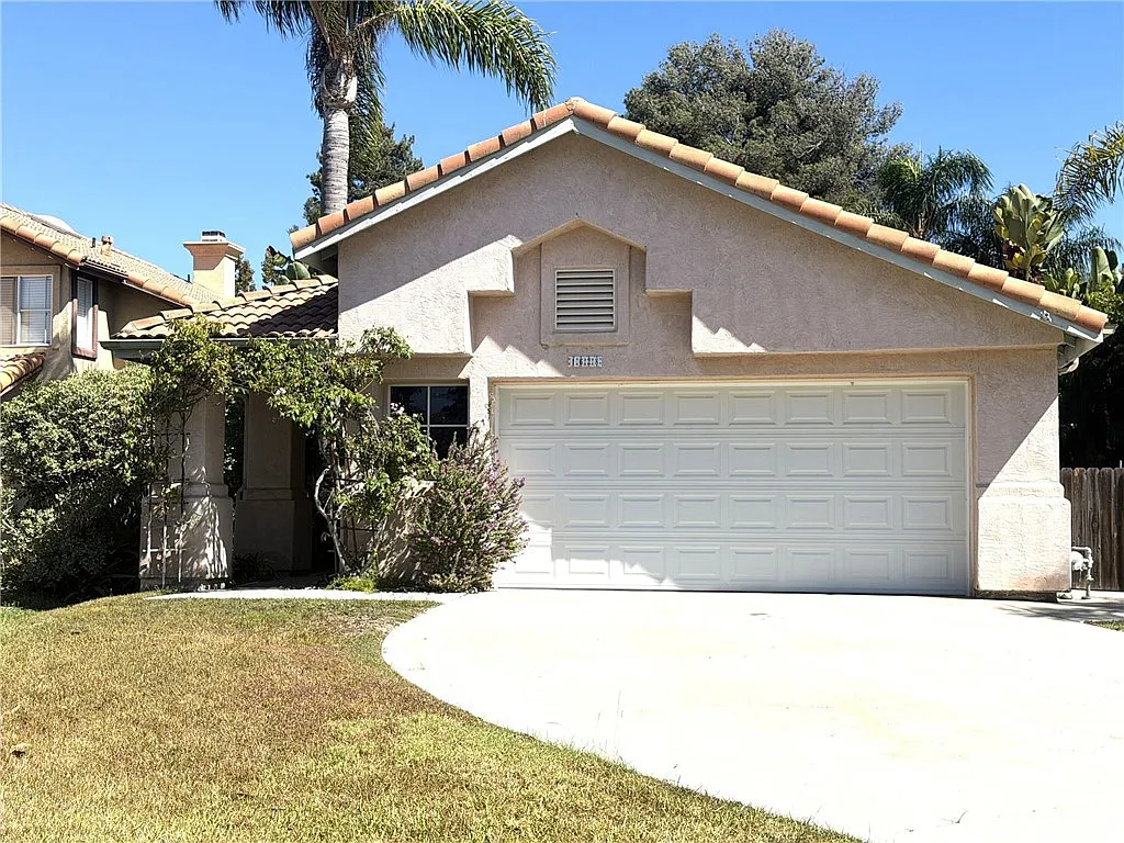 3 bed, 1380 sqft, $3,800 — Photo 2