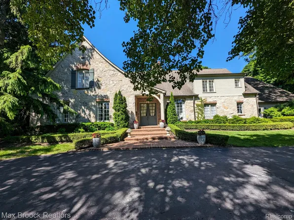 1395 Country Club Rd, Bloomfield Hills, MI 48304