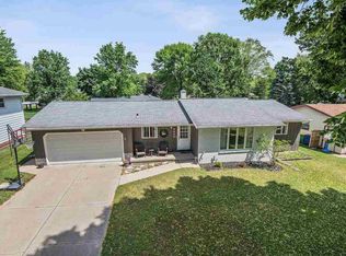 2490 He Nis Ra Ln, Green Bay, WI 54304