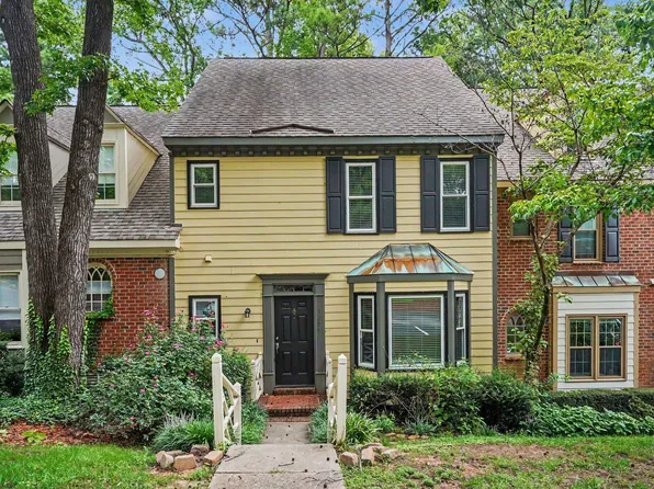 1304 Hampshire Ct, Raleigh, NC 27612