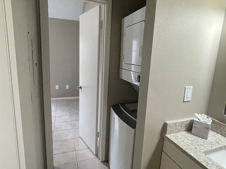 402 Lee Dr #7D — Photo 6