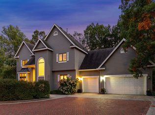 14712 Summit Oaks Dr, Burnsville, MN 55337