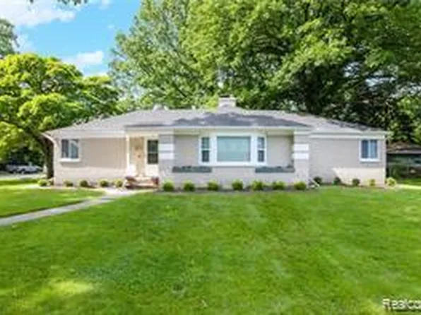20088 Woodland St, Harper Woods, MI 48225