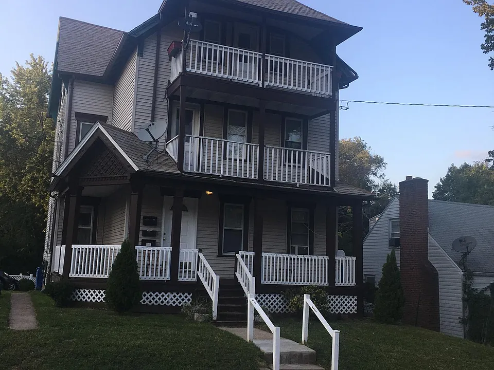 20 Henry St #3