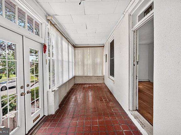 5th image of 52 N Culver St