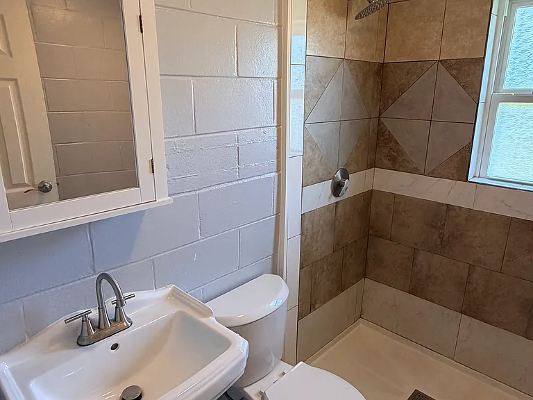 2451 Gervais St #A — Photo 10