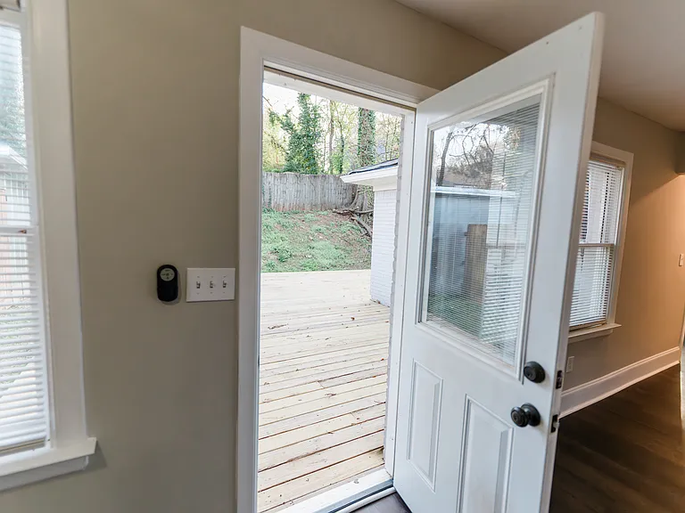 2931 Glenwood Ave SE — Photo 2