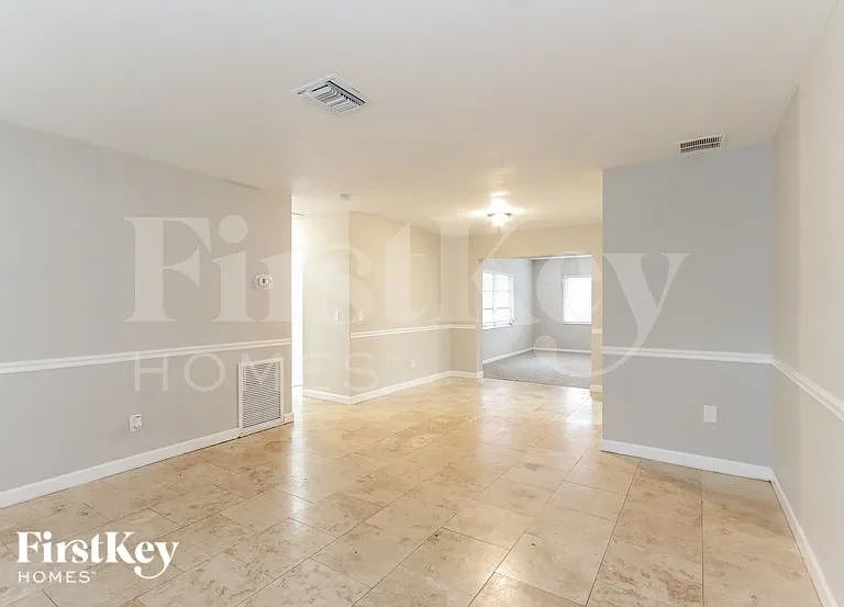 1795 Suffolk Dr — Photo 3