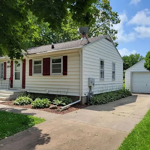 2509 Tremont St Photo 1