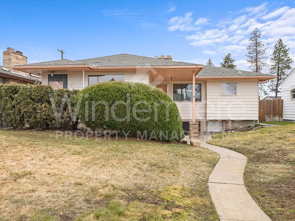 40 E Longfellow Ave