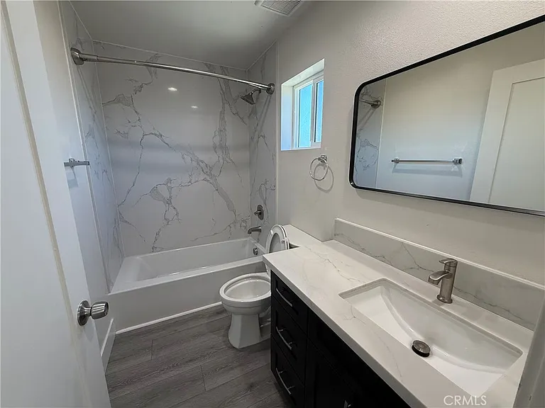 231 W 5th St — Photo 34