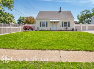 53 Anchor Ln, Levittown, NY 11756