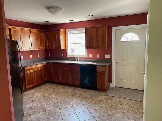 Entry into kitchen