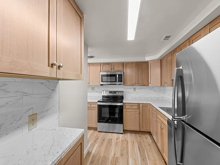 605 H St SW — Photo 14