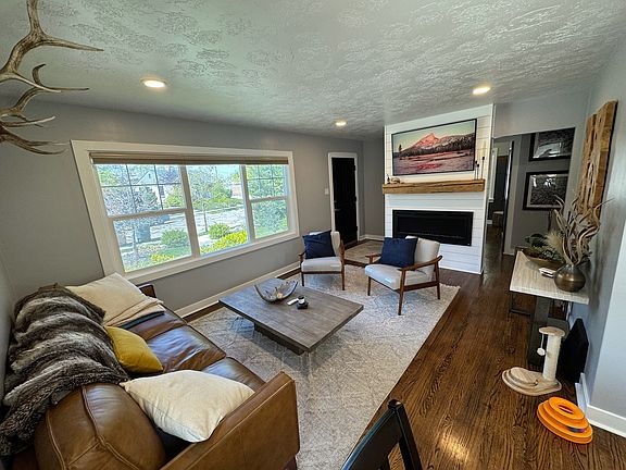 4th image of 2065 E Stratford Dr