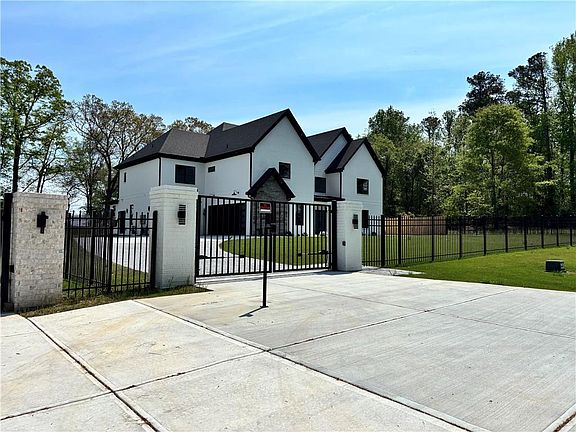 3rd image of 4077 Ridge Rd