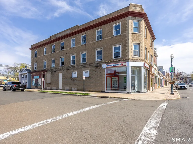 60 Center St #10 — Photo 17