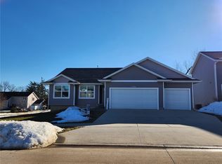 2201 Shady Grove Rd SW, Cedar Rapids, IA 52404