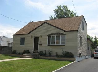 194 Midfield Rd, Colonia, NJ 07067