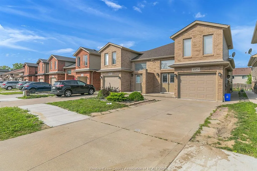 2 bed, $1,300 — Photo 3