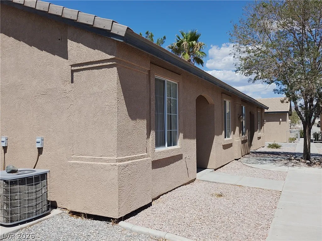 2 bed, 2.0 bath, 1803 sqft, $1,200 — Photo 2