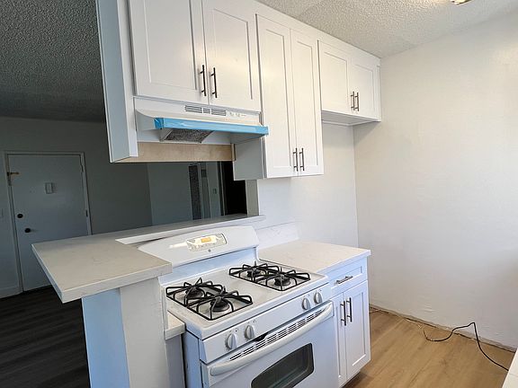4th image of 1031 Elm Ave #10