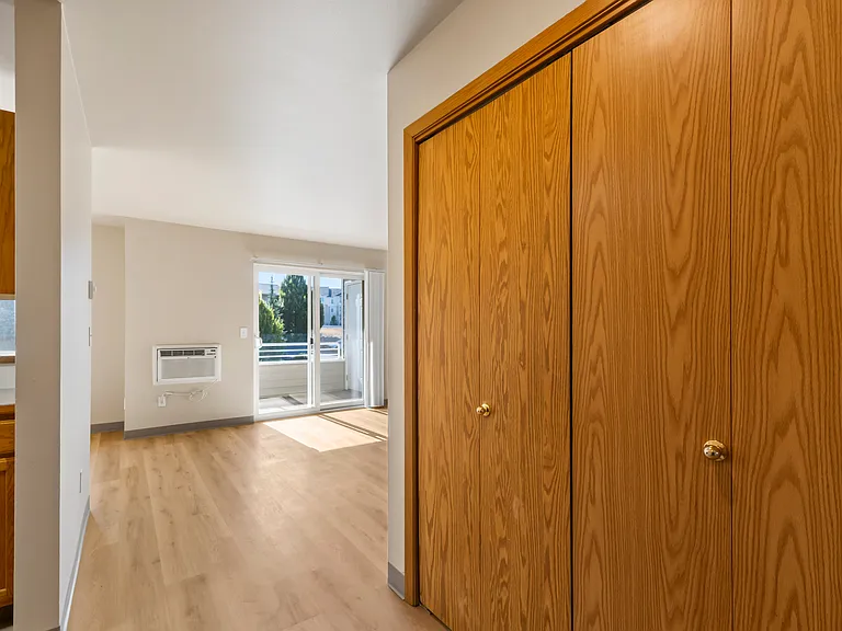 Ashton Apartments — Photo 103