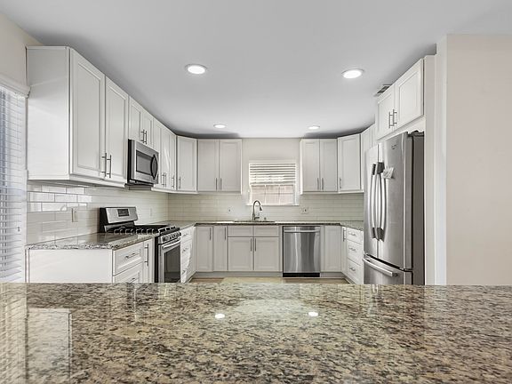 4th image of 2101 Shamrock Ln