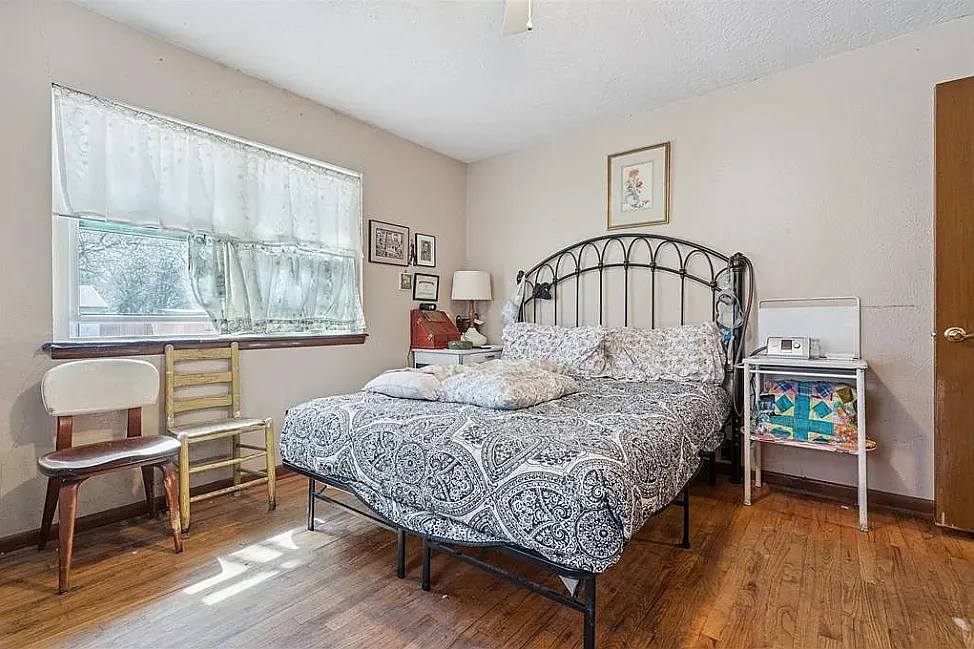 2 bed, 698 sqft, $1,100 — Photo 2