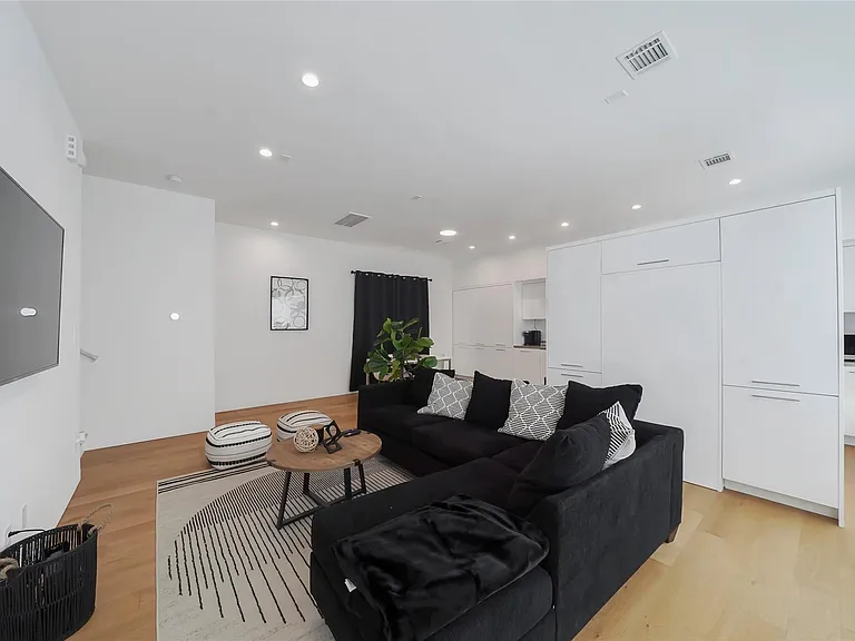 3511 Bell St — Photo 9