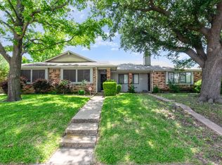 208 E Amberway Ln, Garland, TX 75040