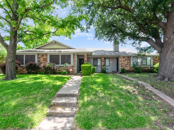 208 E Amberway Ln, Garland, TX 75040
