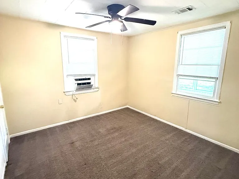 2401 Overhill Rd — Photo 10