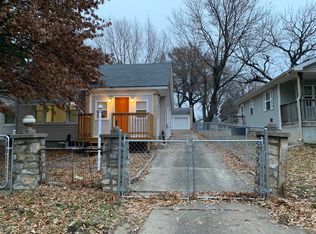 1405 S Willow Ave, Independence, MO 64052