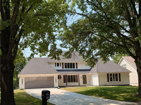 10140 Mackey St, Overland Park, KS 66212