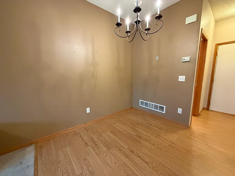 11007 Oak Grove Cir #B — Photo 5