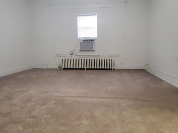 403 Locust Ave #1B