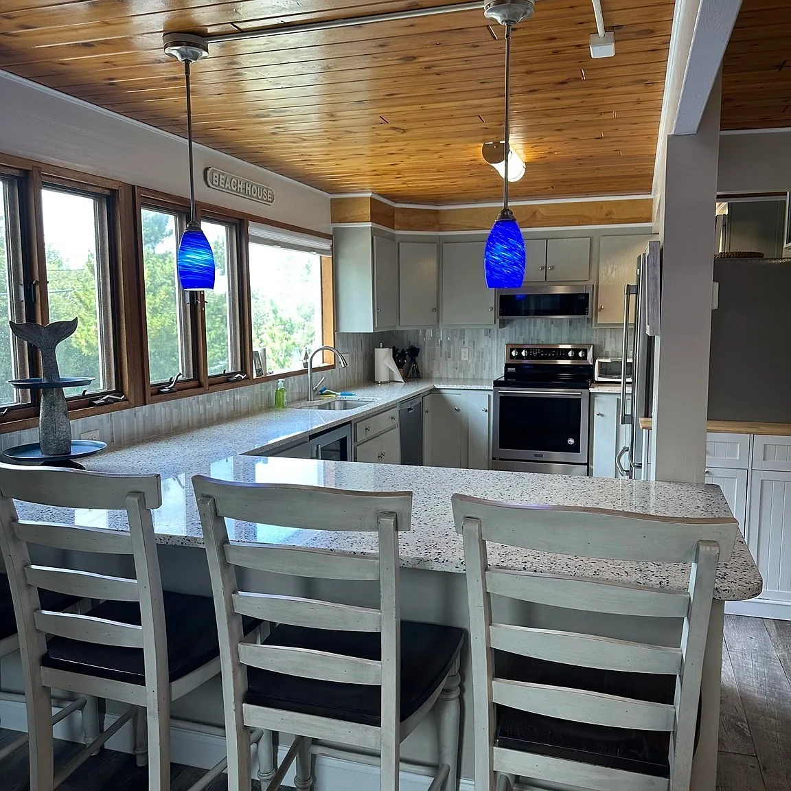 4 bed, 3.0 bath, 2164 sqft, $4,400 — Photo 3