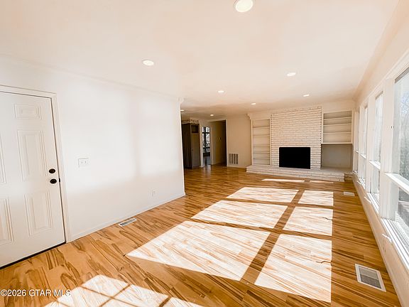 5th image of 323 Forrest Glen Rd