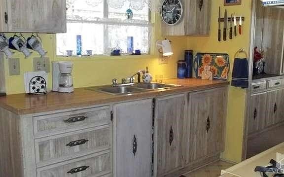 What a happy & bright kitchen.  Cabinet finish needs attention, but, a little paint will work wonders in this area!