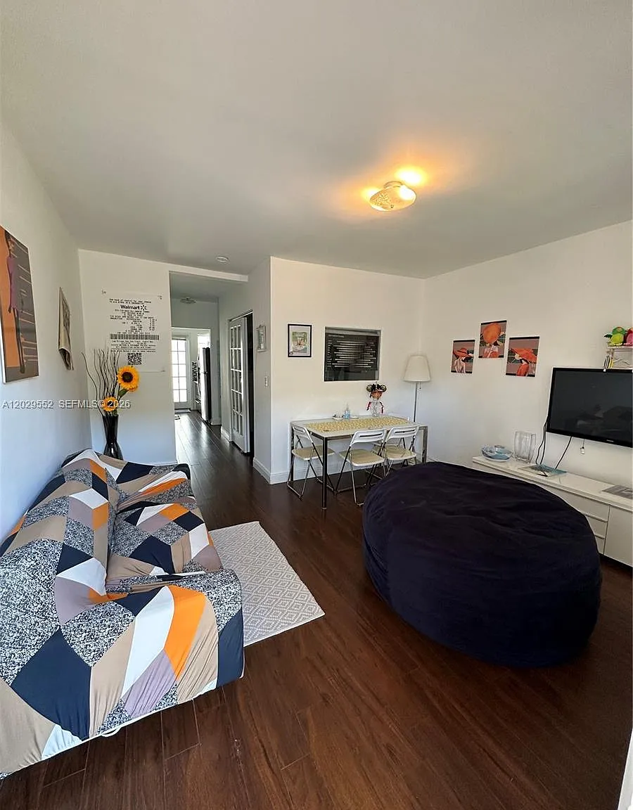 Meridian Court Condo — Photo 2
