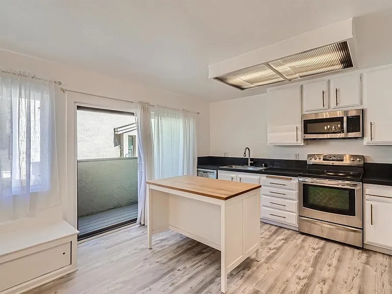 3253 Caminito Eastbluff — Photo 10