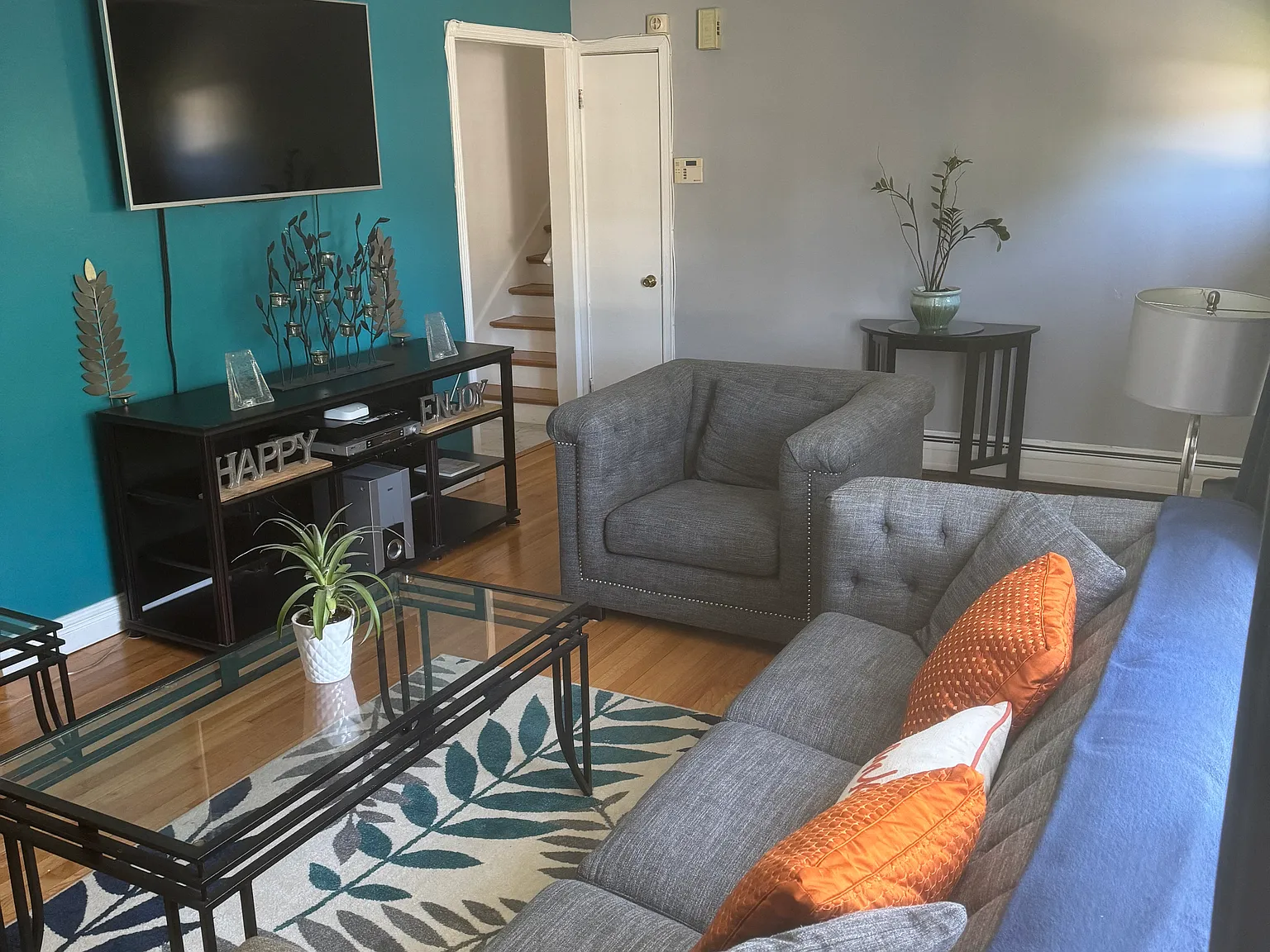 3 bed, 1.5 bath, 1171 sqft, $5,950 — Photo 3