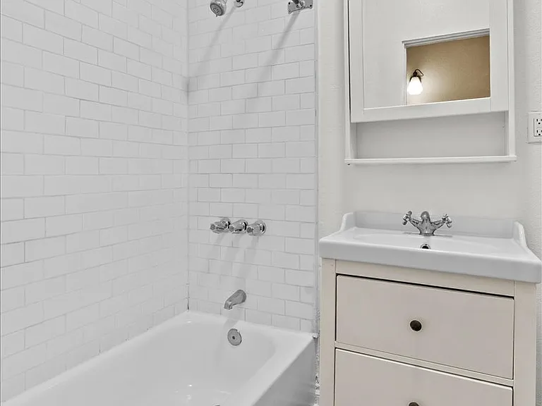 Madison Apartments — Photo 9