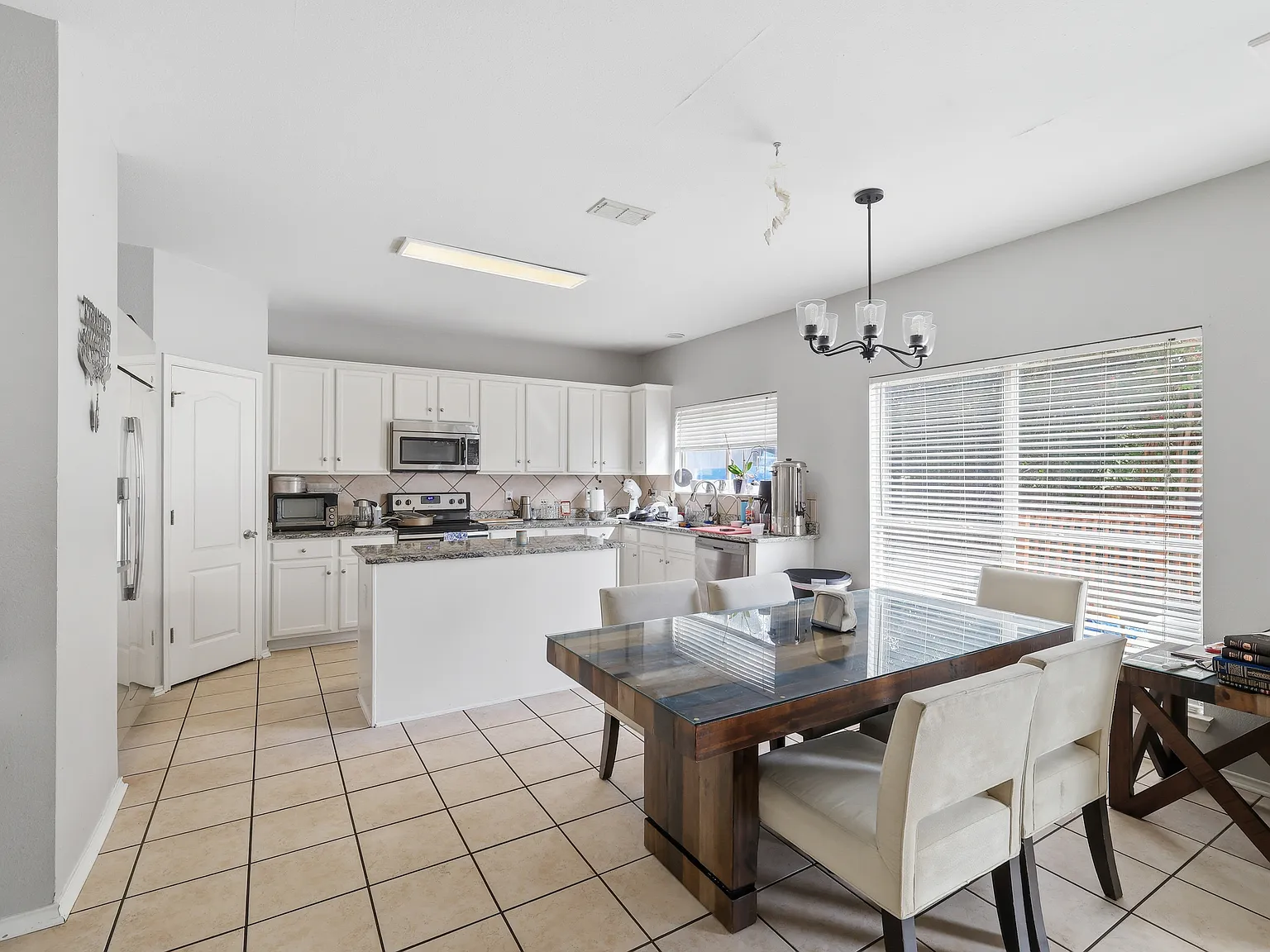 3 bed, 2602 sqft, $3,000 — Photo 3