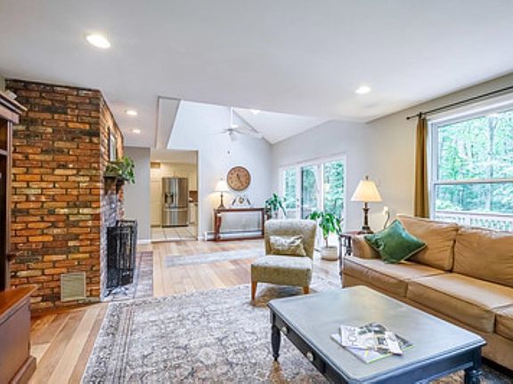 4th image of 45 Blossom Road